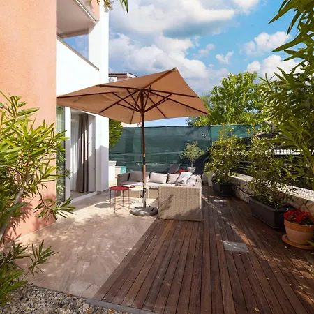 Apartament Aurea *